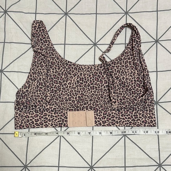 Fabletics Naked Feel Scoop Neck Bralette Cheetah Print - Picture 5 of 6